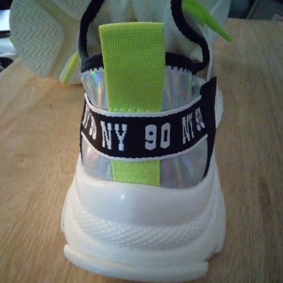 Steve Madden Kids Sneakers with Neon Accents - Picture 9 of 10